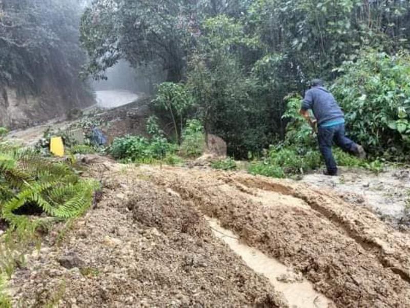 Lluvias ponen en alerta a escuelas de la Sierra Norte; piden priorizar la seguridad de alumnos